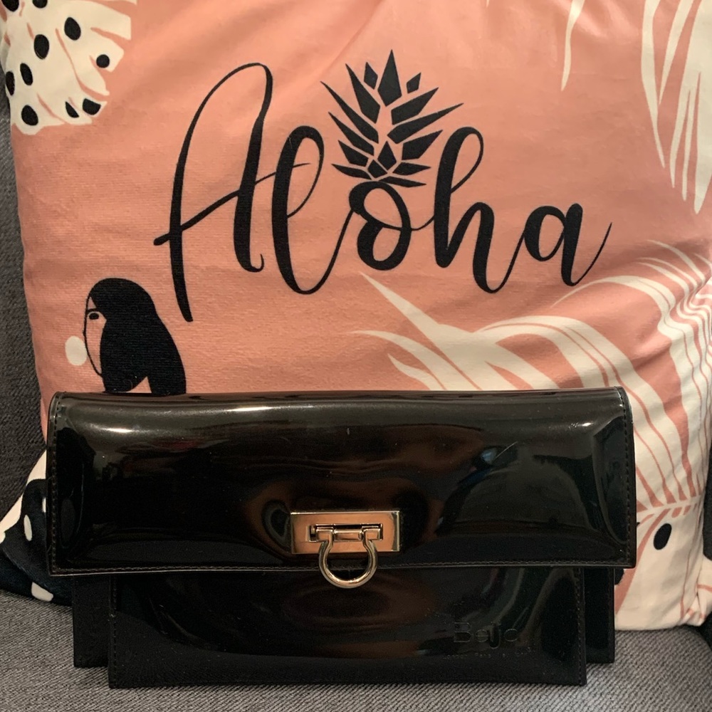 Beijo clutch Black patent purse
